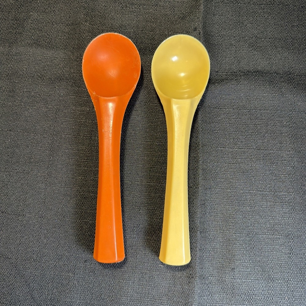 Lot Of 2 Vintage Rubbermaid Ice Cream Scoop #1910 (038) Orange & Almond Retro